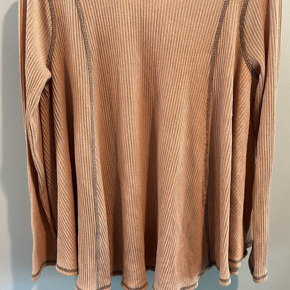 Ces Femme Small Wavy Ribbed Knit Contrast Stitched Top NWOT - Picture 3 of 7